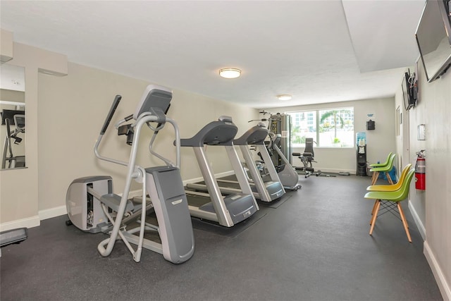 101 S Gulfstream Ave Unit 16C, Sarasota, FL 34236 - workout area featuring baseboards