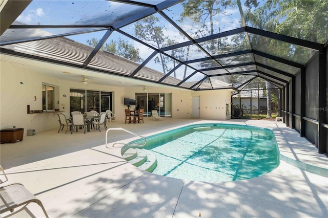 2067 Tocobaga Ln, Nokomis, FL 34275 - outdoor pool featuring ceiling fan, a patio, outdoor dining area, and a lanai