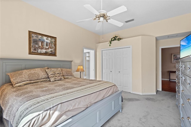 6764 Hickory Hammock Cir, Bradenton, FL 34202 - bedroom featuring light carpet, a closet, a ceiling fan, and baseboards