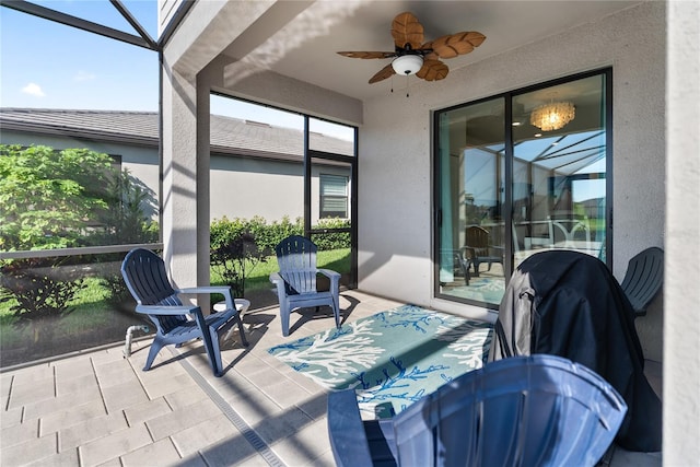 sunroom with ceiling fan