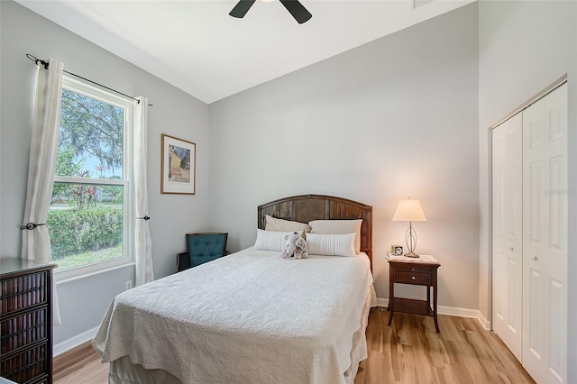 6605 38th Ln E, Sarasota, FL 34243 - bedroom featuring light wood finished floors, baseboards, a closet, and ceiling fan
