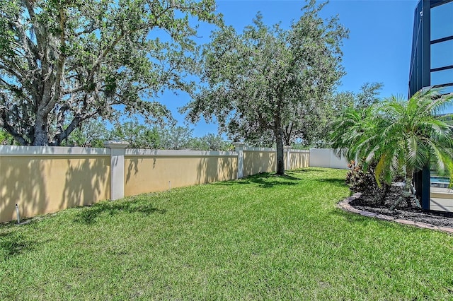 6605 38th Ln E, Sarasota, FL 34243 - view of yard