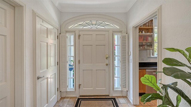 33 Bishops Court Rd Unit 118, Osprey, FL 34229 - foyer featuring plenty of natural light, crown molding, and baseboards