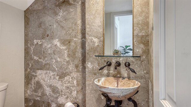 33 Bishops Court Rd Unit 118, Osprey, FL 34229 - bathroom with toilet and a sink