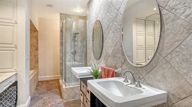 33 Bishops Court Rd Unit 118, Osprey, FL 34229 - full bath featuring tile walls, a sink, and a stall shower