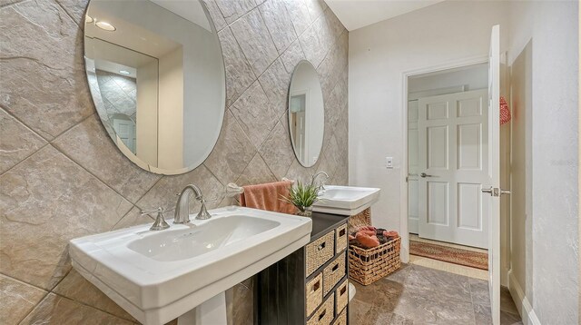 33 Bishops Court Rd Unit 118, Osprey, FL 34229 - bathroom featuring tile walls and a sink