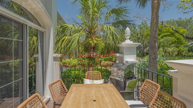 33 Bishops Court Rd Unit 118, Osprey, FL 34229 - balcony with outdoor dining area