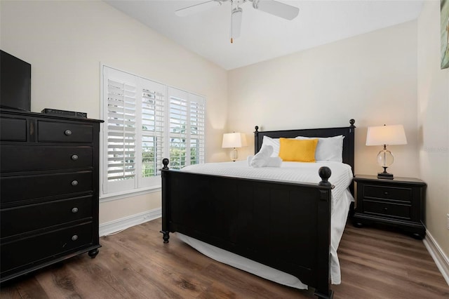bedroom featuring dark wood-type flooring, baseboards, and ceiling fan