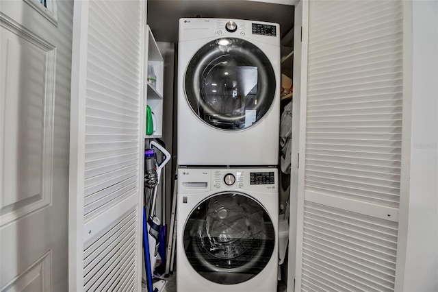 10423 Waterbird Way Unit 10423, Bradenton, FL 34209 - laundry area with stacked washer / drying machine