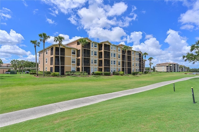 view of property's community featuring a yard