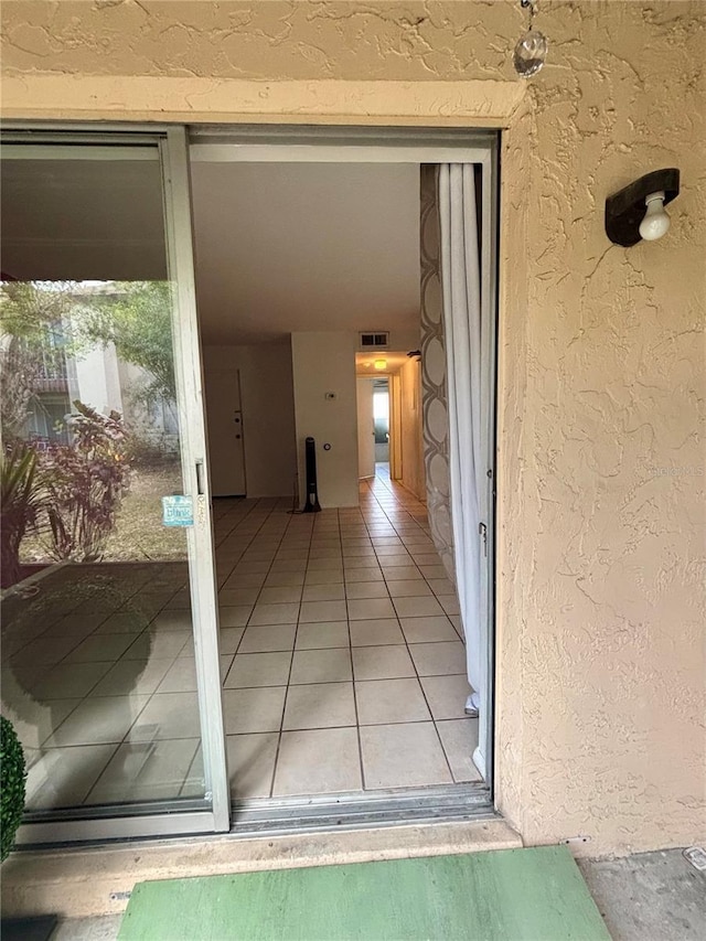 view of exterior entry with stucco siding