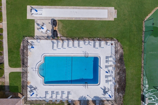 bird's eye view of a pool area