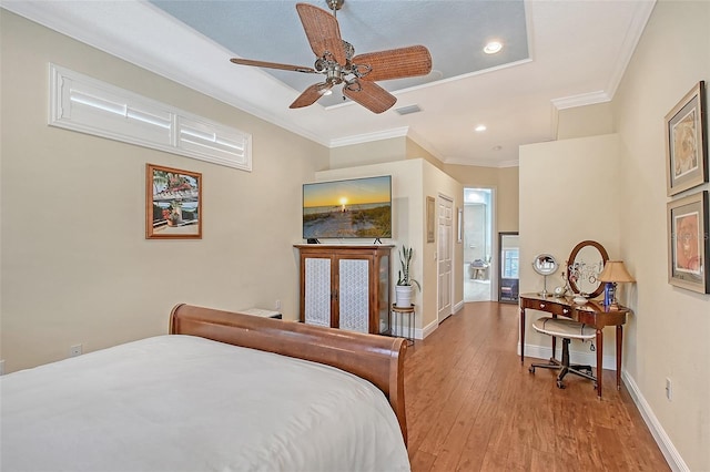6539 Flycatcher Ln, Lakewood Ranch, FL 34202 - bedroom with crown molding, wood-type flooring, recessed lighting, baseboards, and a ceiling fan