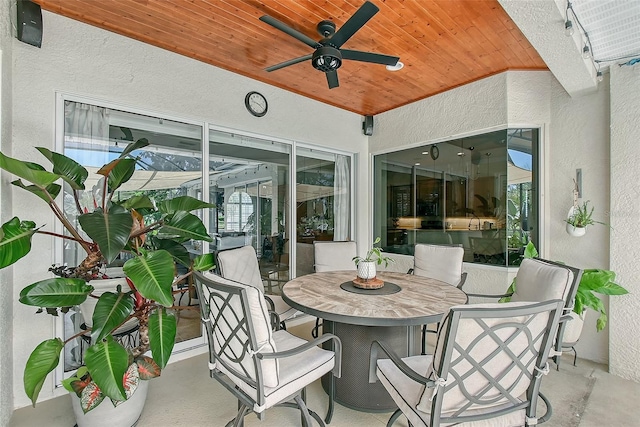 6539 Flycatcher Ln, Lakewood Ranch, FL 34202 - view of patio with ceiling fan and outdoor dining space
