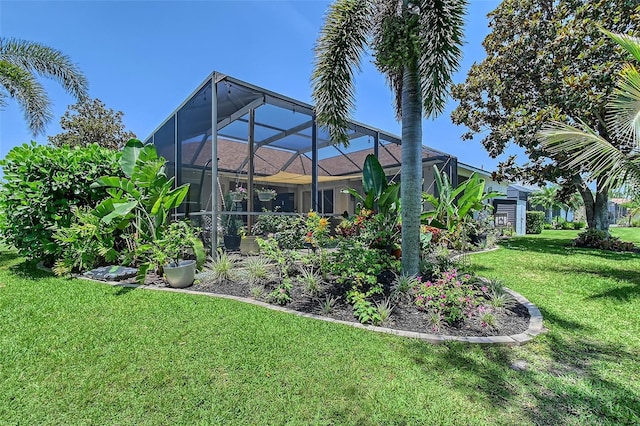 6539 Flycatcher Ln, Lakewood Ranch, FL 34202 - rear view of property featuring a lawn and a lanai