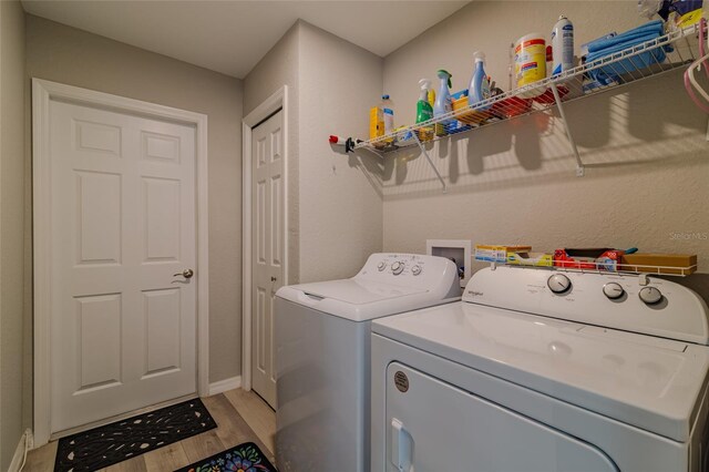 9085 SW 202nd Avenue Rd, Dunnellon, FL 34431 - laundry area featuring light wood finished floors, washing machine and clothes dryer, and baseboards