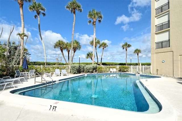 2675 Gulf Of Mexico Dr Unit 404, Longboat Key, FL 34228 - community pool featuring a patio area