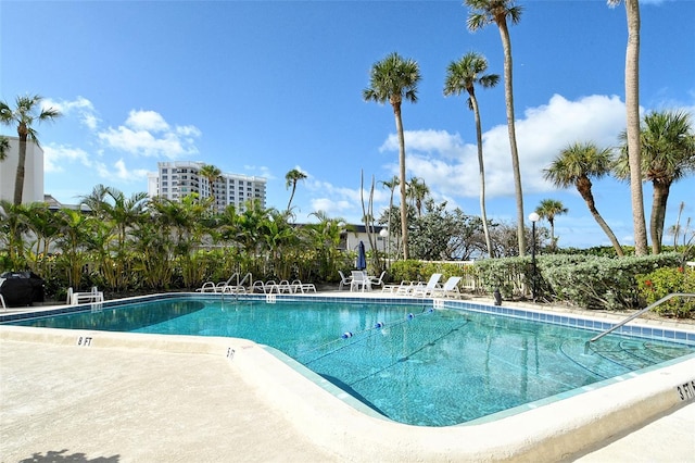2675 Gulf Of Mexico Dr Unit 404, Longboat Key, FL 34228 - community pool with a patio