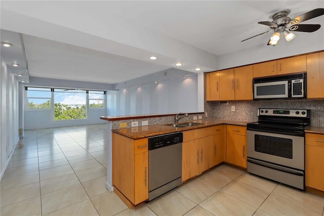 33 S Gulfstream Ave Unit 502, Sarasota, FL 34236 - kitchen with stainless steel appliances, a peninsula, backsplash, open floor plan, and a ceiling fan