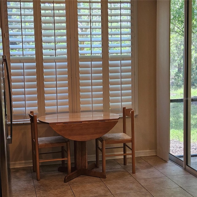 8110 Villa Grande Ct, Sarasota, FL 34243 - tiled dining room with baseboards