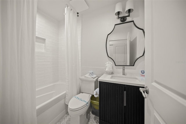 120 White Ave, Anna Maria, FL 34216 - full bath featuring toilet, vanity, and shower / bath combo with shower curtain