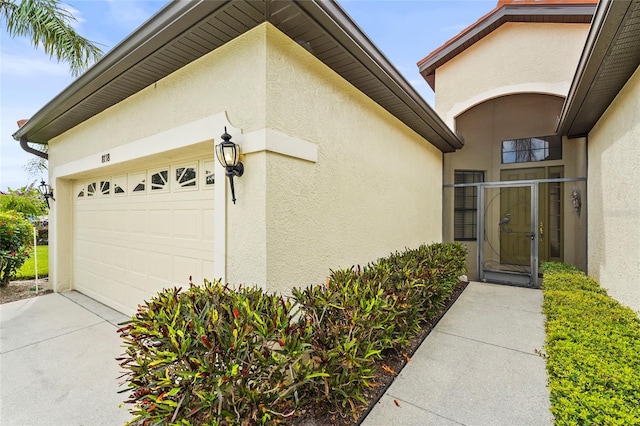 8118 Stirling Falls Cir, Sarasota, FL 34243 - entrance to property with stucco siding, a garage, and driveway