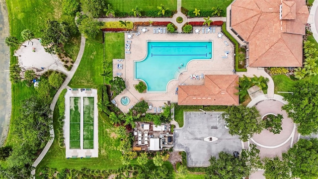8118 Stirling Falls Cir, Sarasota, FL 34243 - bird's eye view of a pool