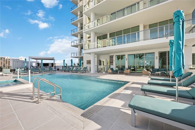 301 Quay Commons Unit 1711, Sarasota, FL 34236 - community pool with outdoor lounge area and a patio area