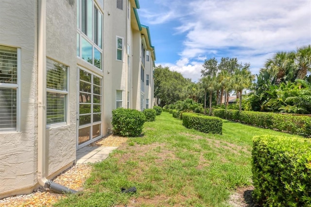 7301 29th Avenue Dr W Unit 108, Bradenton, FL 34209 - view of green lawn