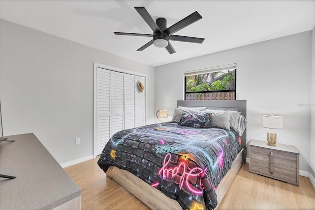 4079 Woodview Dr, Sarasota, FL 34232 - bedroom with wood finished floors, baseboards, a closet, and ceiling fan