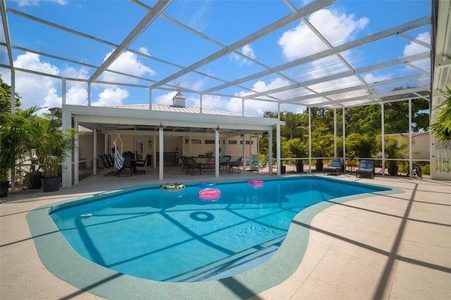 7202 18th Ave NW, Bradenton, FL 34209 - swimming pool featuring a patio area, glass enclosure, and an outdoor hangout area