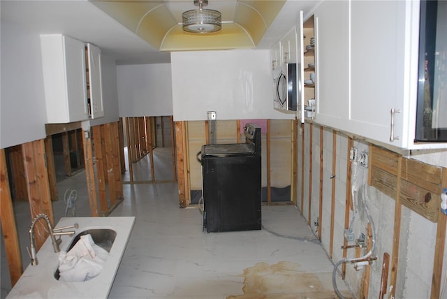4621 Gulf Of Mexico Dr Unit 2F, Longboat Key, FL 34228 - below grade area featuring light marble finish floors
