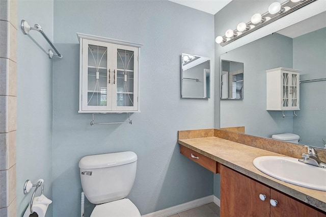 602 Park Cir, Bradenton, FL 34207 - bathroom with toilet, vanity, and baseboards