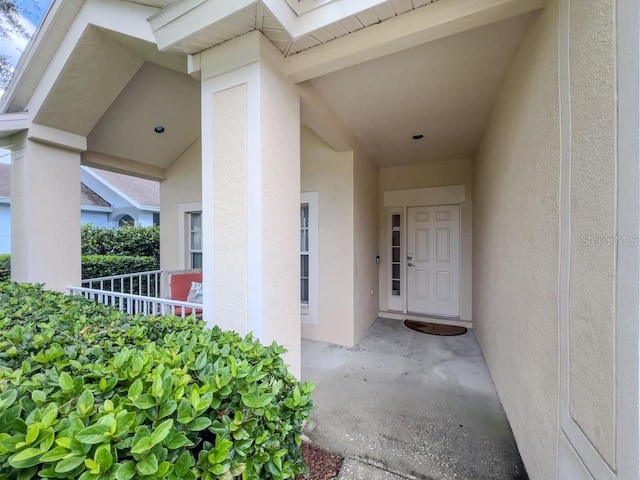 entrance to property with stucco siding