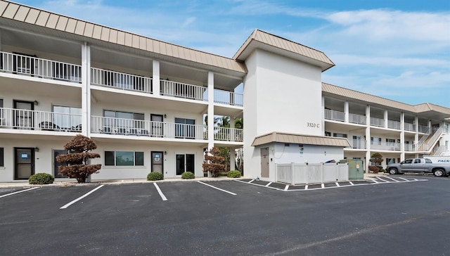 view of apartment building / complex with uncovered parking