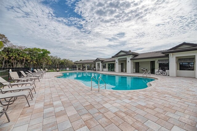 12091 Firewheel Pl, Venice, FL 34293 - community pool featuring fence and a patio area