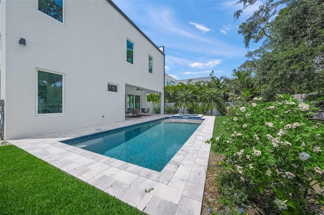 4726 Rivetta Ct, Sarasota, FL 34231 - view of swimming pool featuring a patio, ceiling fan, and a pool with connected hot tub