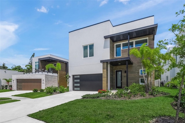4726 Rivetta Ct, Sarasota, FL 34231 - modern home featuring an attached garage, a front lawn, driveway, and stucco siding