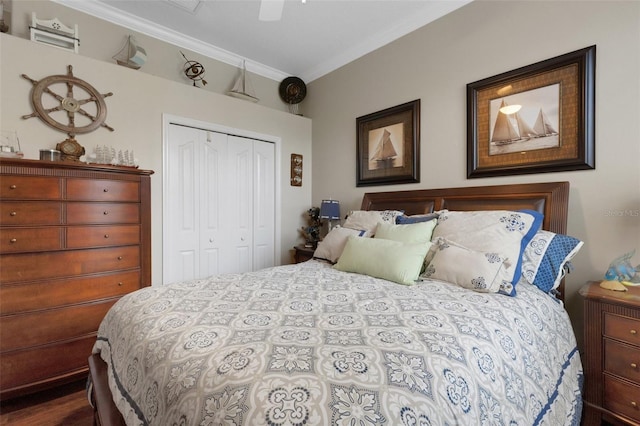385 165th Ct NE, Bradenton, FL 34212 - bedroom featuring crown molding, a closet, and ceiling fan