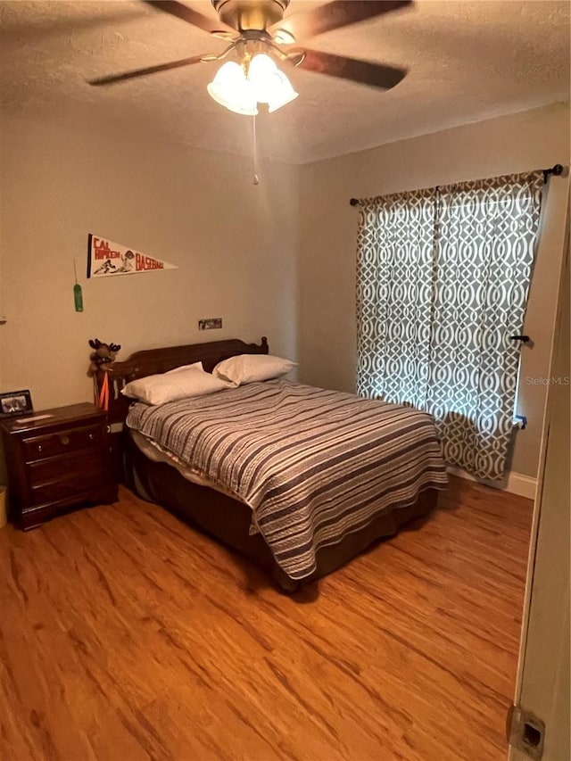5094 Bunyan St, Sarasota, FL 34232 - bedroom with wood finished floors, a textured ceiling, and ceiling fan