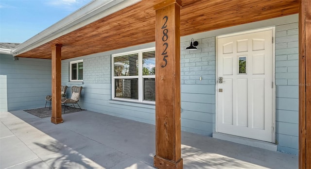 2825 Pinecrest St, Sarasota, FL 34239 - entrance to property featuring a porch