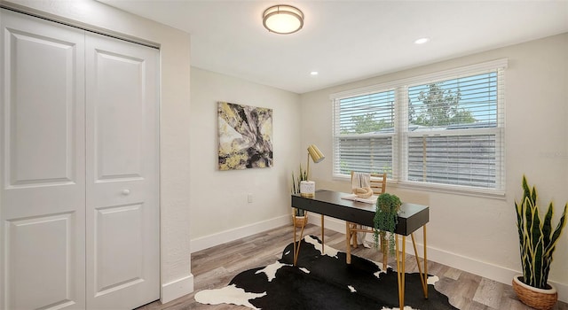 2825 Pinecrest St, Sarasota, FL 34239 - office space featuring light wood-type flooring and baseboards