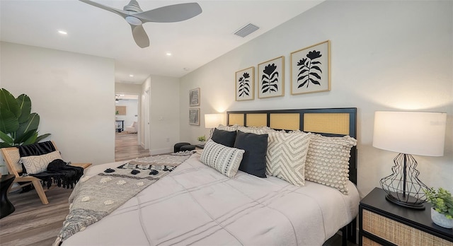 2825 Pinecrest St, Sarasota, FL 34239 - bedroom featuring wood finished floors, a ceiling fan, and recessed lighting