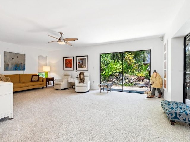 3905 Country View Dr, Sarasota, FL 34233 - carpeted living room featuring a ceiling fan