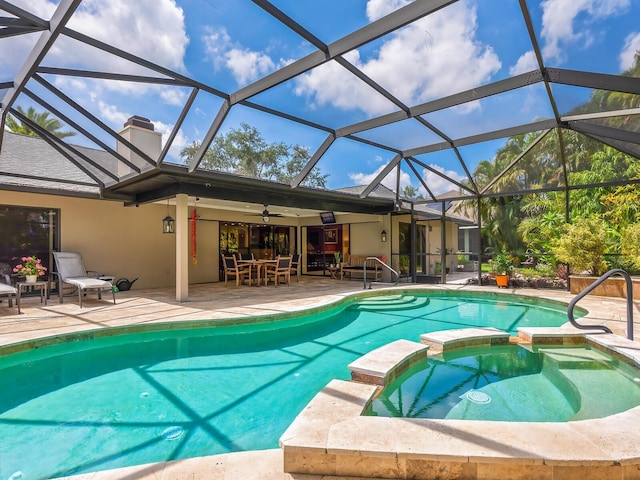 3905 Country View Dr, Sarasota, FL 34233 - view of swimming pool featuring a pool with connected hot tub, a patio, a ceiling fan, outdoor dining space, and glass enclosure