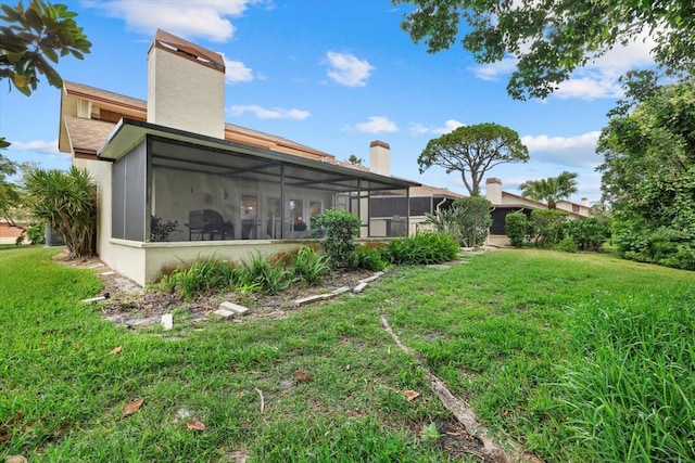 6207 Courtside Dr Unit 23, Bradenton, FL 34210 - view of grassy yard featuring a sunroom