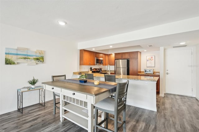 101 S Gulfstream Ave Unit 6C, Sarasota, FL 34236 - dining area with dark wood-style flooring, recessed lighting, and baseboards