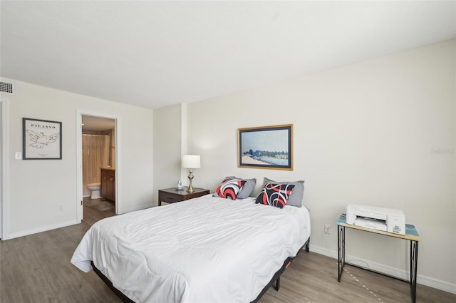 101 S Gulfstream Ave Unit 6C, Sarasota, FL 34236 - bedroom featuring wood finished floors, baseboards, and connected bathroom