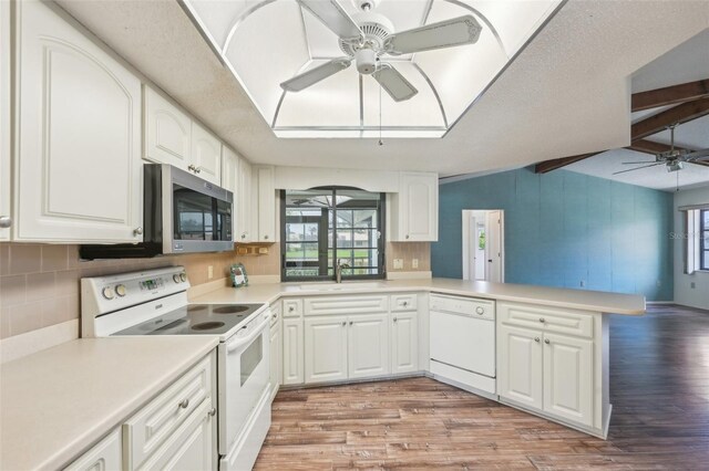 104 Hourglass Dr, Venice, FL 34293 - kitchen with white appliances, a ceiling fan, plenty of natural light, and a sink