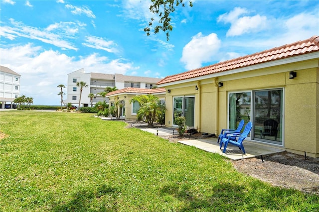 4840 Gulf Of Mexico Dr Unit 15, Longboat Key, FL 34228 - view of grassy yard with a patio area